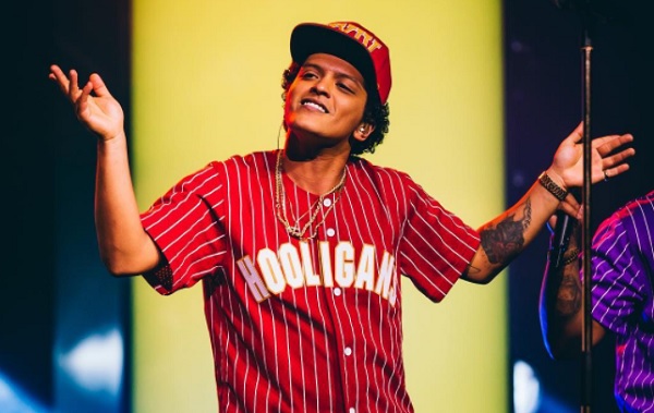 Who does Bruno Mars want to collaborate with?